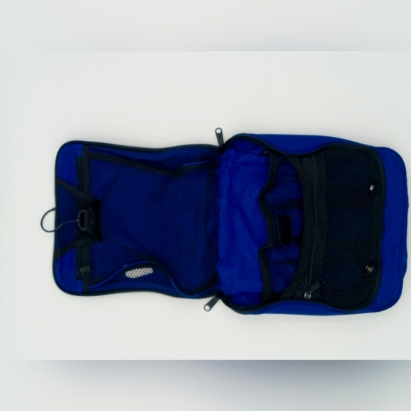 LLBean travel toiletry/ cosmetic bag. BRAND NEW WITHOUT TAGS. - Picture 2 of 3